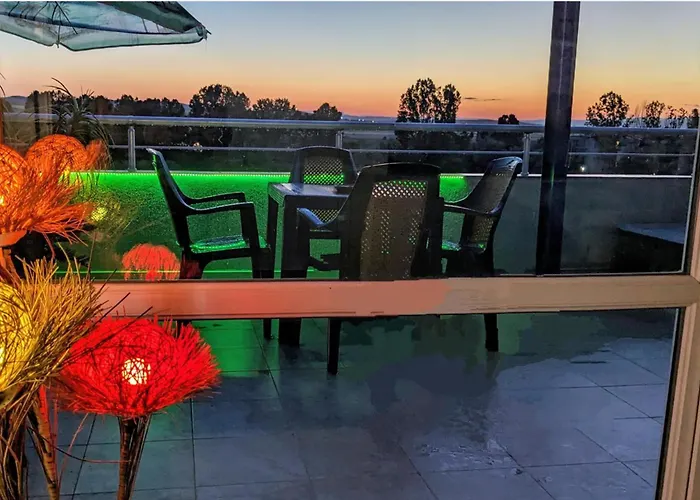 Appartement 1 Bed Penthouse Sleeps 6 - Outdoor Pool - Garden